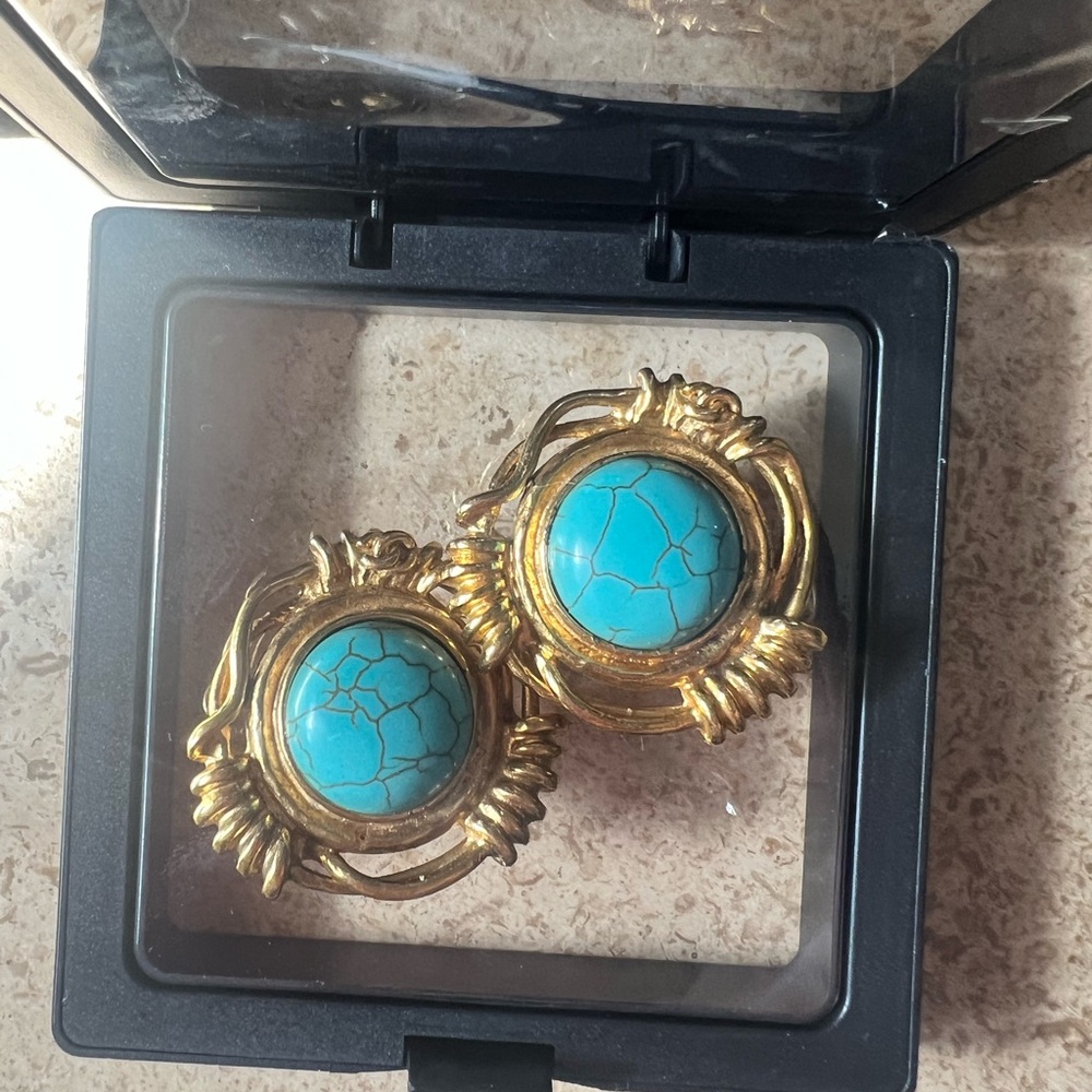 CHANEL Cabochon Turquoise Grippoix 95 P Clip On Earrings. - Picture 5 of 7